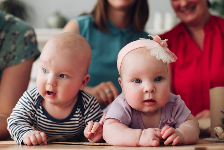 Bebe blizanci kod porodice